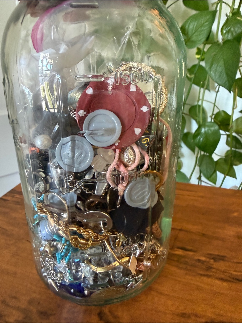 x-large mason jar of trinkets - metal toys, jewelry - Picture 15 of 16